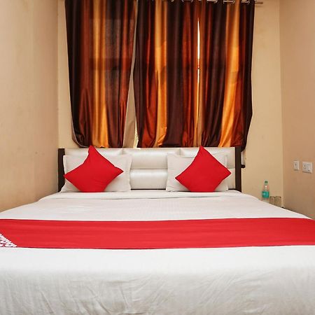 Oyo Flagship Hotel Krishna Chinhat Bagian luar foto