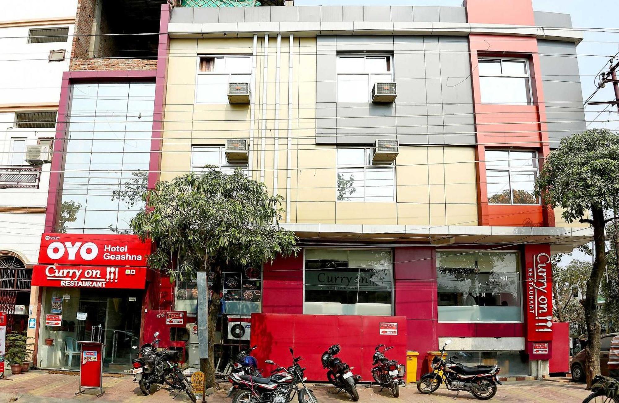 Oyo Flagship Hotel Krishna Chinhat Bagian luar foto