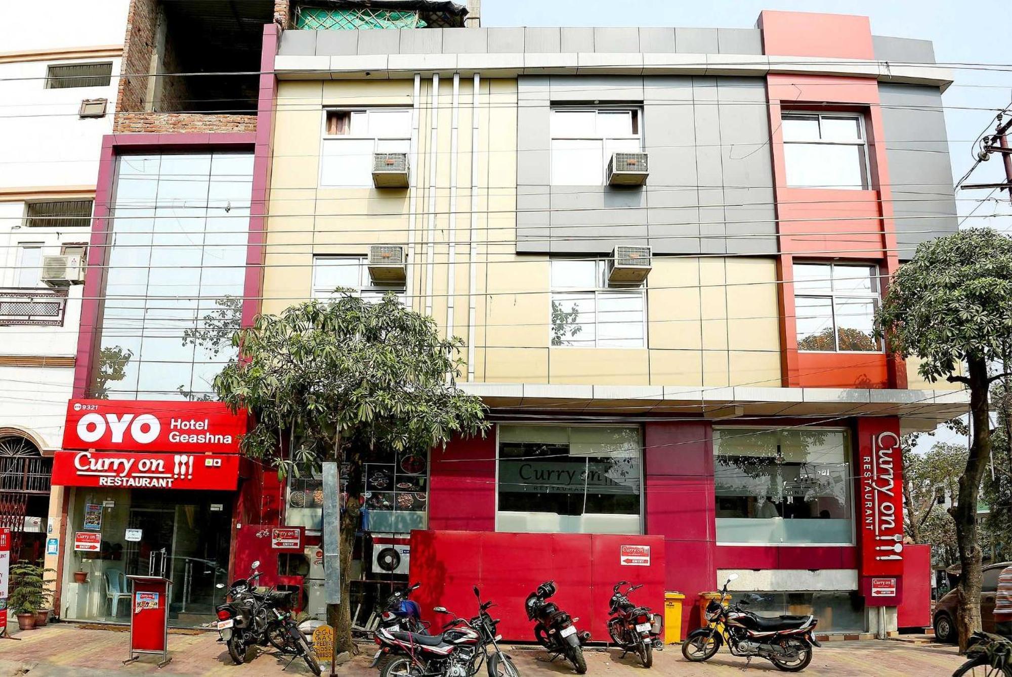 Oyo Flagship Hotel Krishna Chinhat Bagian luar foto