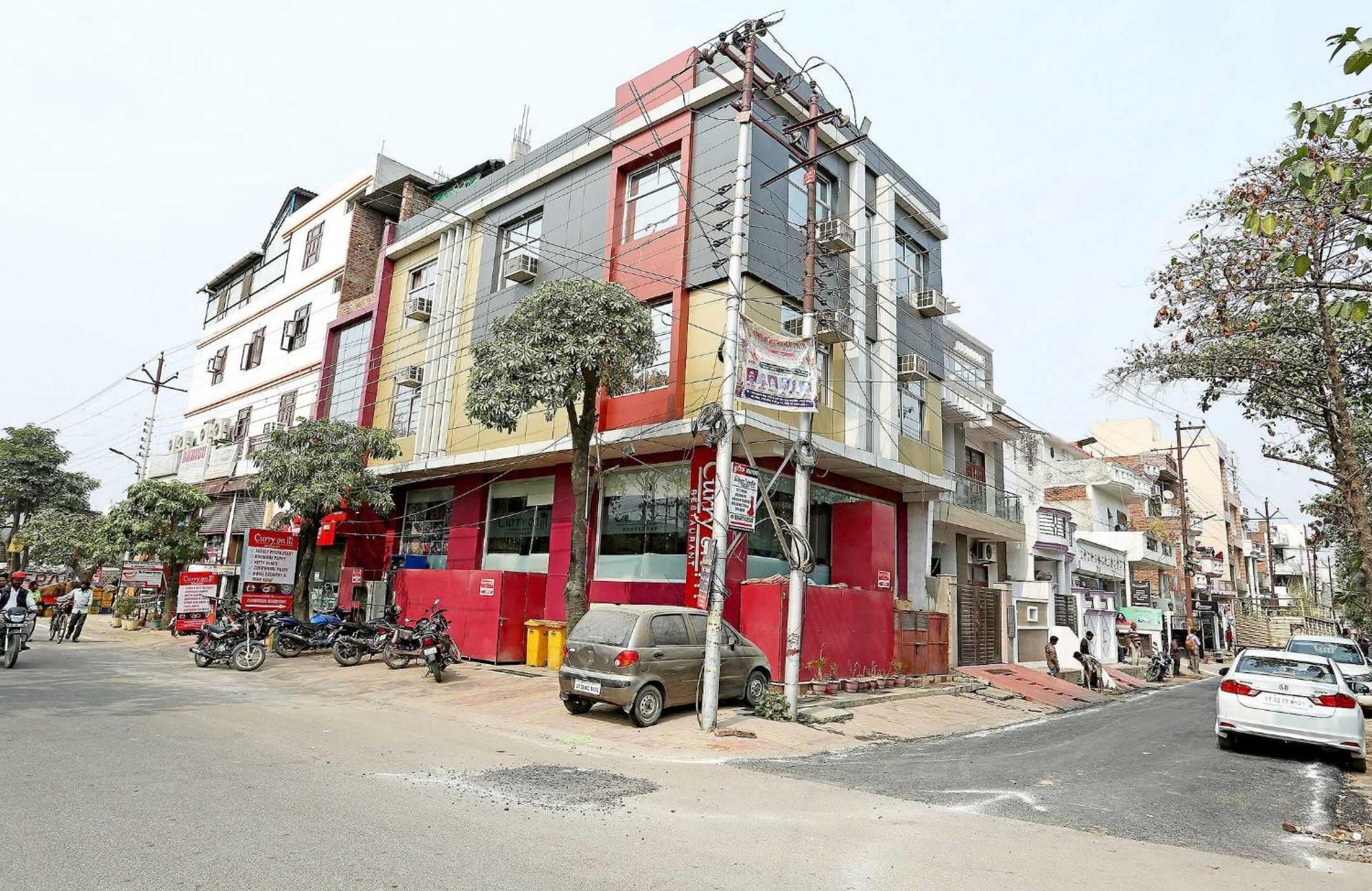 Oyo Flagship Hotel Krishna Chinhat Bagian luar foto