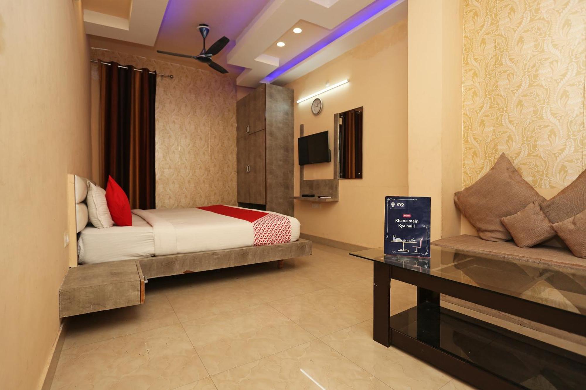 Oyo Flagship Hotel Krishna Chinhat Bagian luar foto